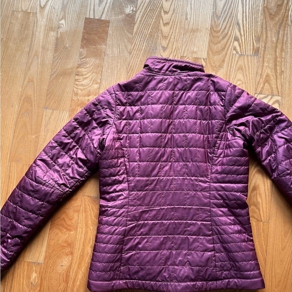 Patagonia Women's Burgundy Puffer Jacket medium - Picture 3 of 8